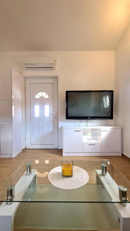 Family Oasis Apartment Zukve Vrsi Luaran gambar