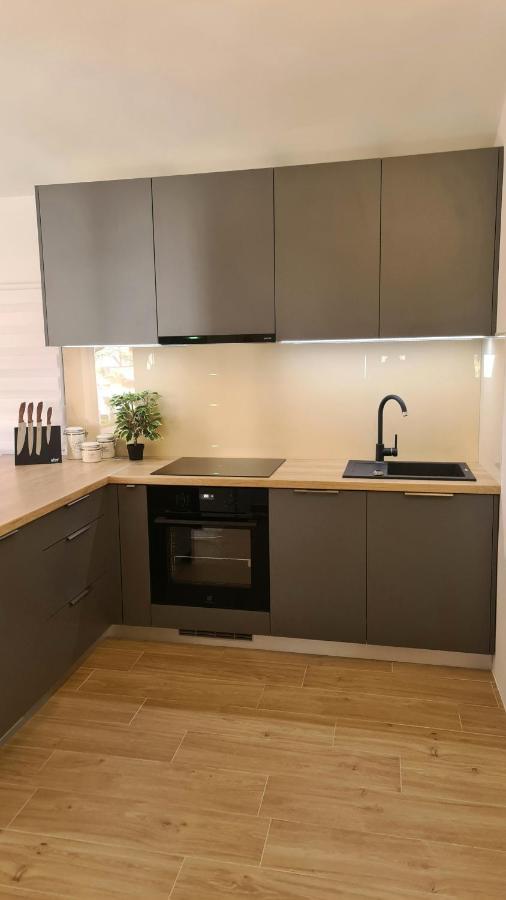 Family Oasis Apartment Zukve Vrsi Luaran gambar