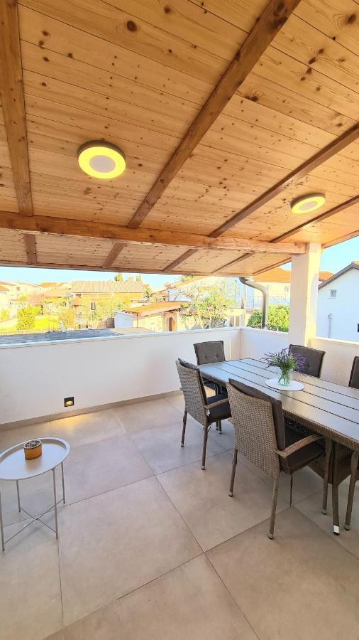 Family Oasis Apartment Zukve Vrsi Luaran gambar