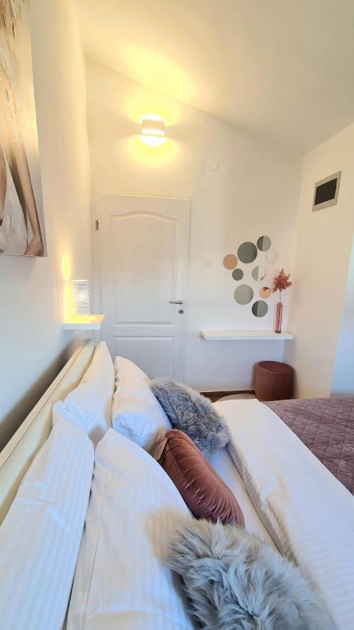Family Oasis Apartment Zukve Vrsi Luaran gambar
