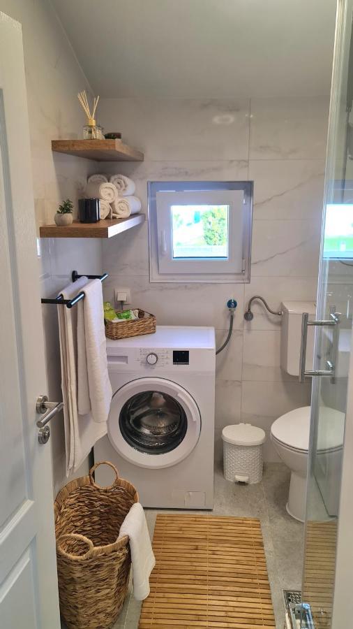 Family Oasis Apartment Zukve Vrsi Luaran gambar