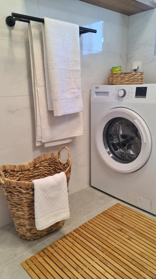 Family Oasis Apartment Zukve Vrsi Luaran gambar