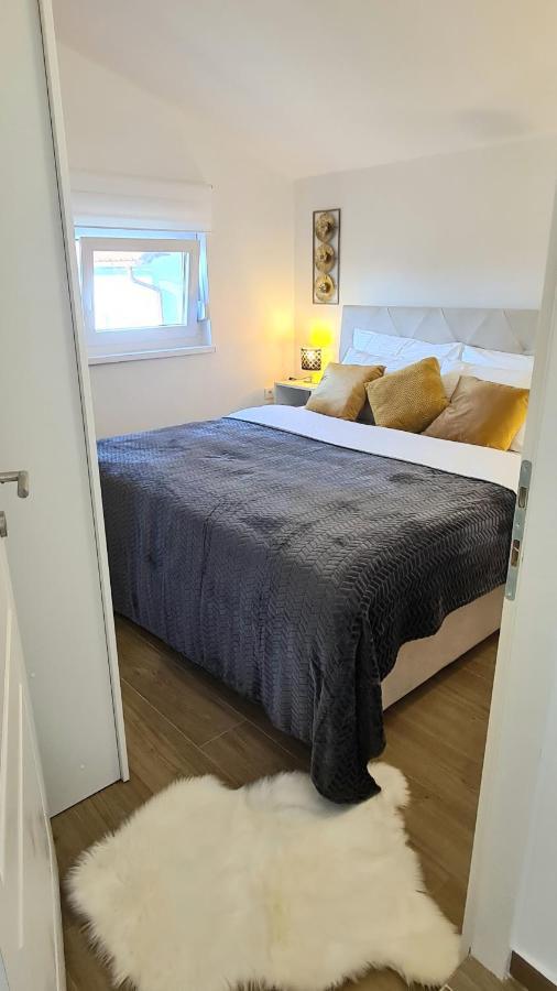 Family Oasis Apartment Zukve Vrsi Luaran gambar