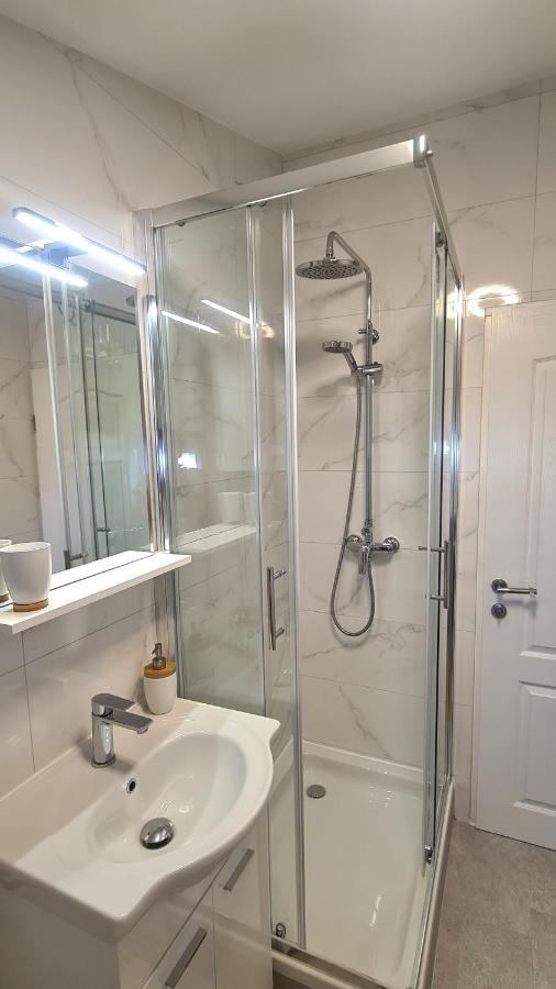 Family Oasis Apartment Zukve Vrsi Luaran gambar