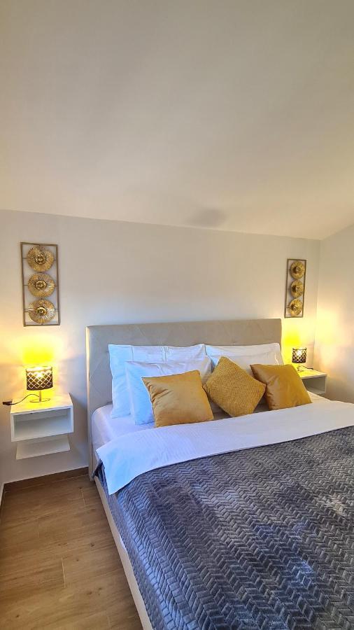 Family Oasis Apartment Zukve Vrsi Luaran gambar